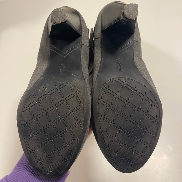 Apt 9 Gray Suede Heeled Boots - 9 - Picture 6 of 11